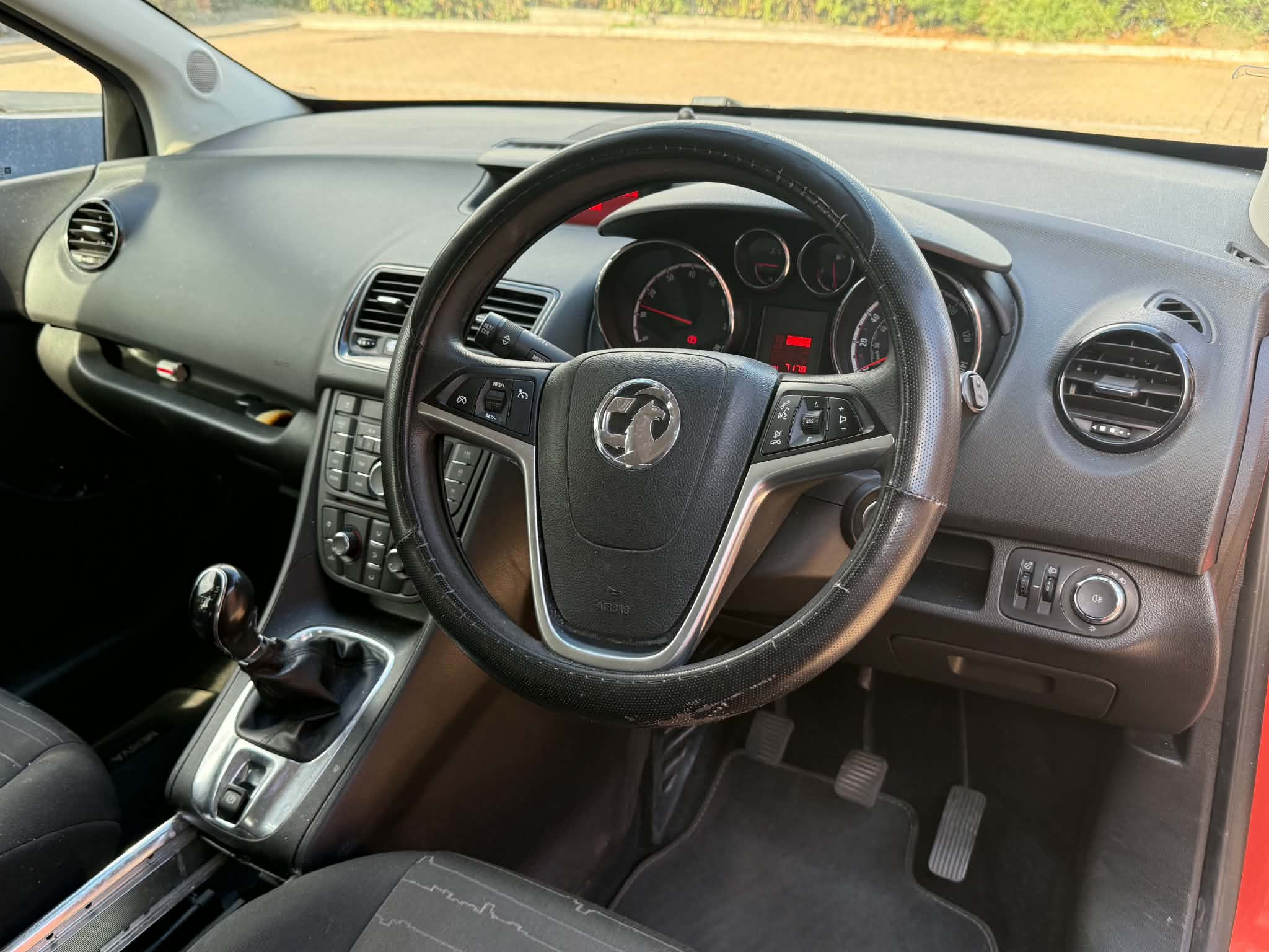 VAUXHALL MERIVA 2012