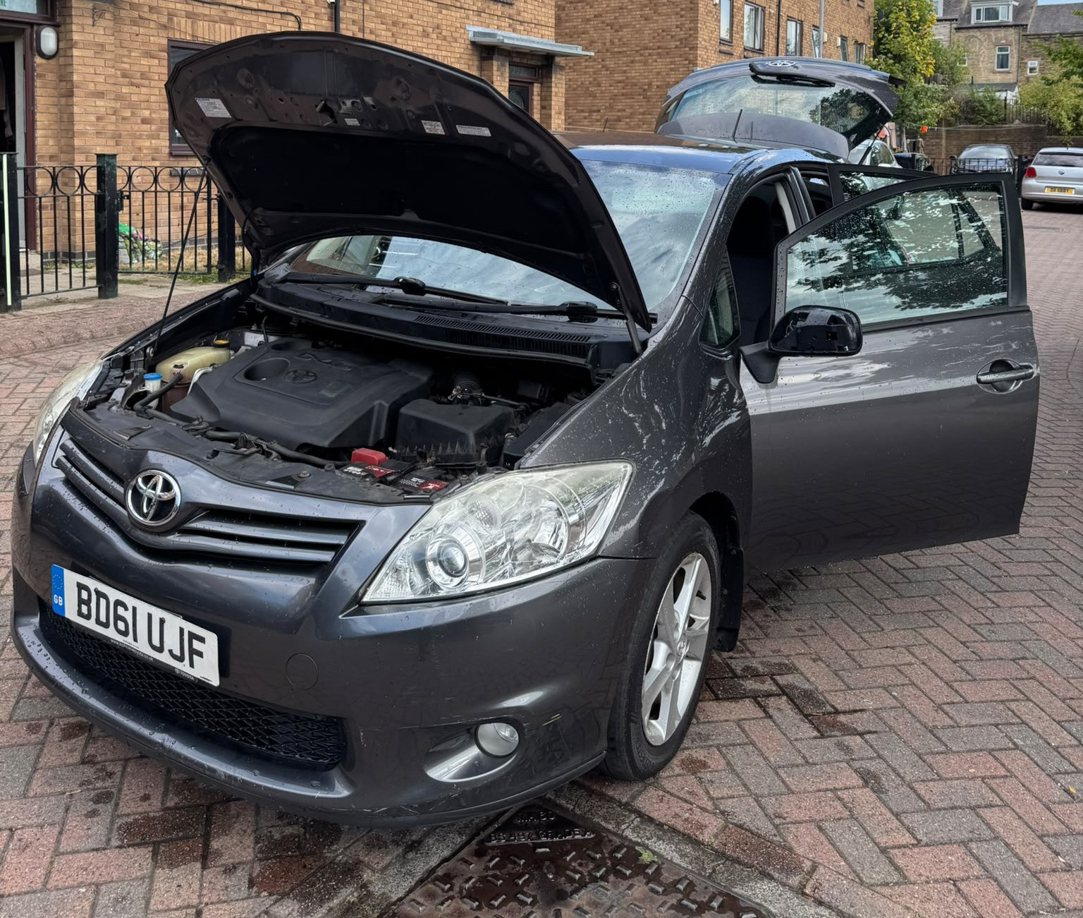 TOYOTA AURIS 2011