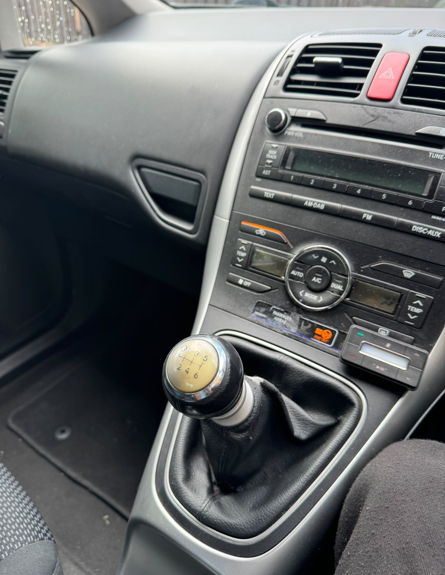 TOYOTA AURIS 2011