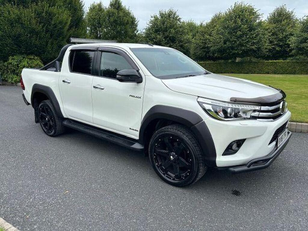 TOYOTA Hilux 2.4 D-4D Invincible 4WD      2018