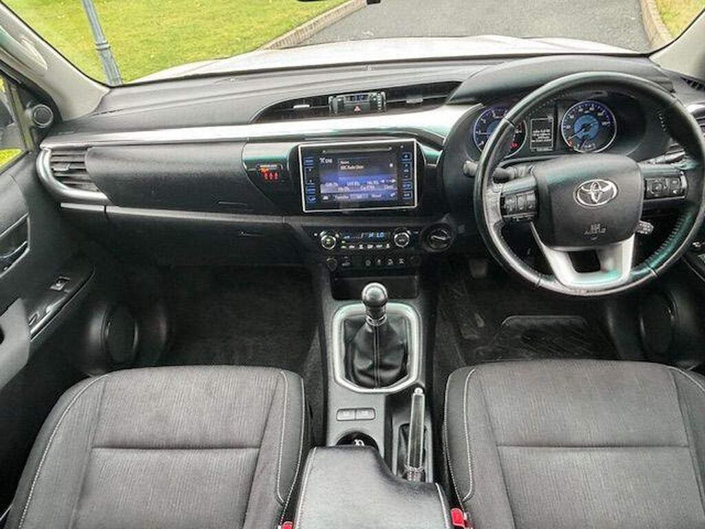 TOYOTA Hilux 2.4 D-4D Invincible 4WD      2018