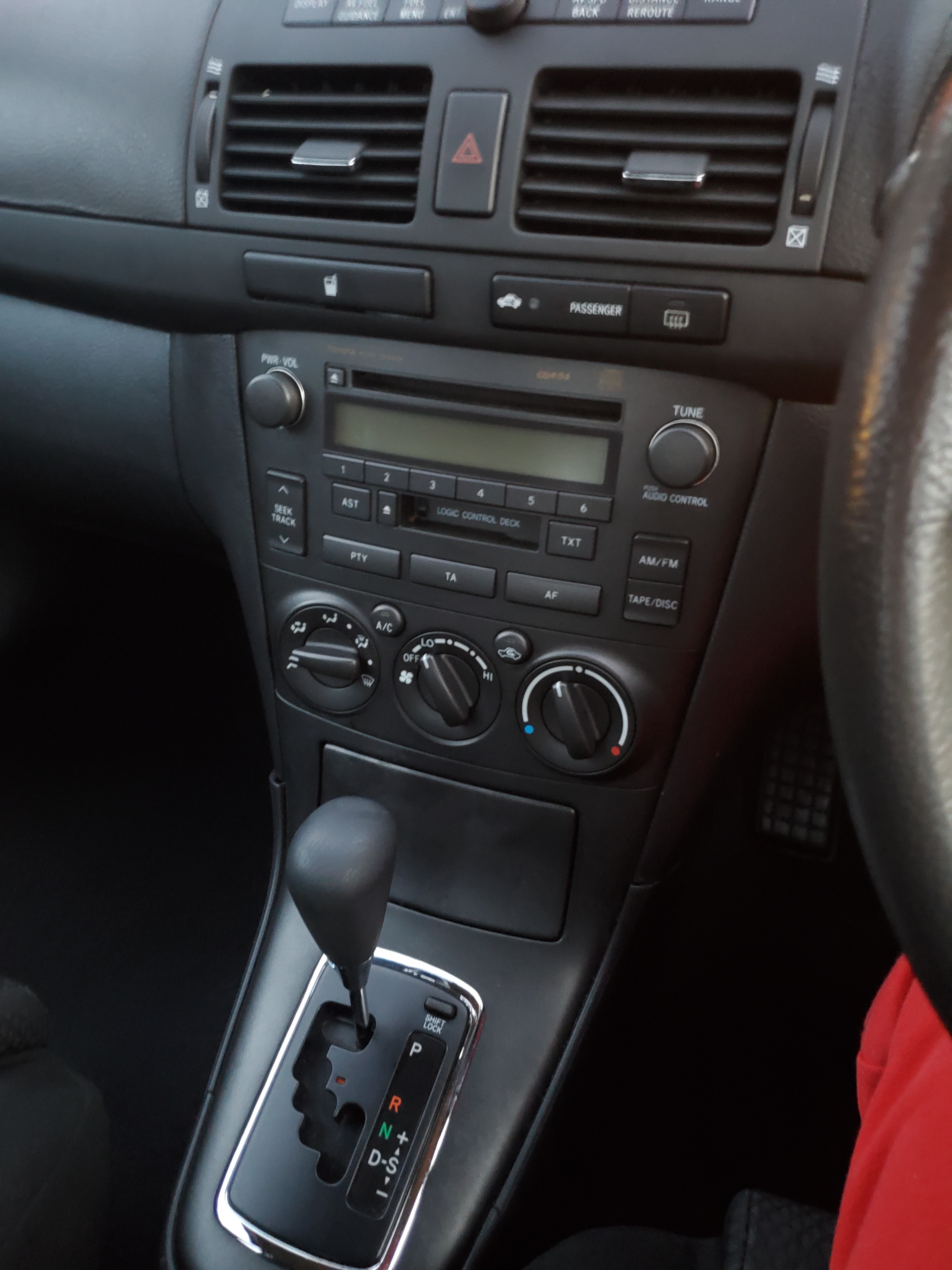 TOYOTA AVENSIS 2003